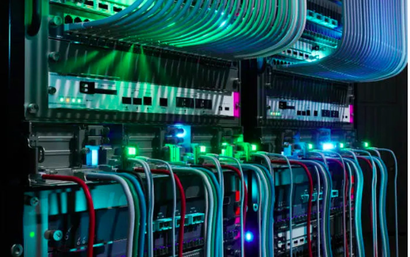 Modern datacenter met serverracks